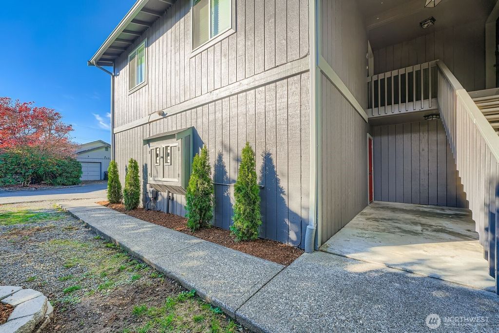 Photo of 105 E 96th Street, Tacoma, WA 98445 (MLS # 2517607)