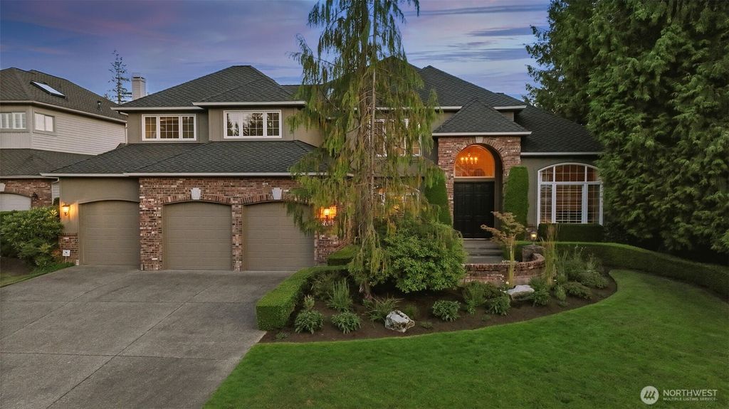 Photo of 24611 SE 2nd Place, Sammamish, WA 98074 (MLS # 2407446)