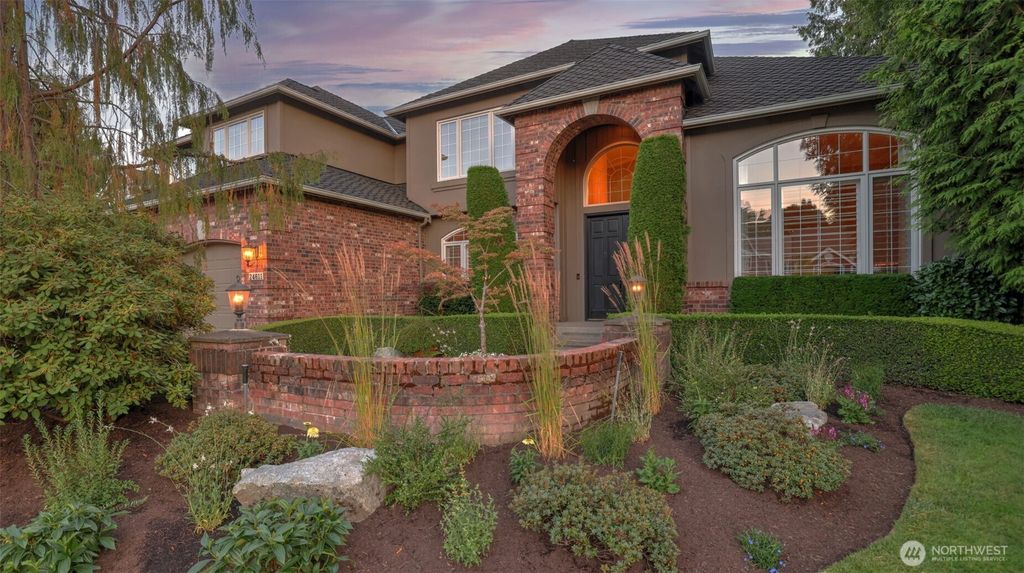 Photo of 24611 SE 2nd Place, Sammamish, WA 98074 (MLS # 2407446)