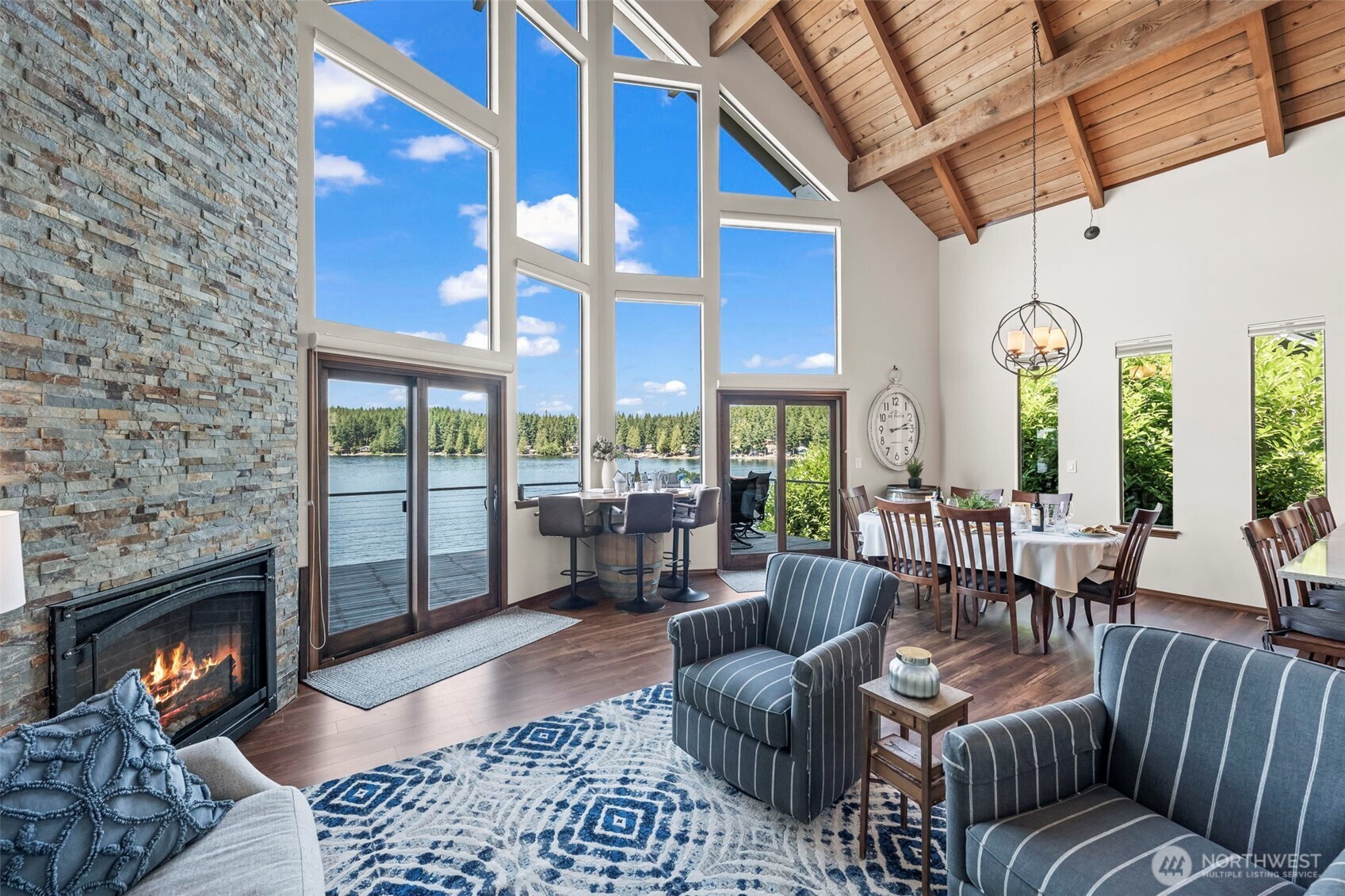 2211 E Mason Lake Drive E