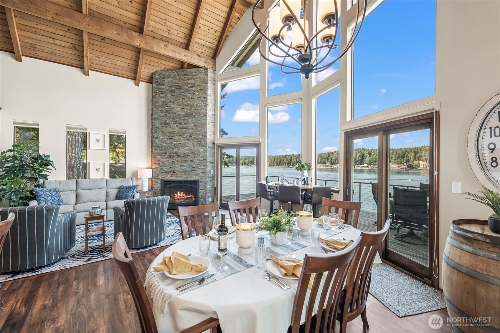 2211 E Mason Lake Drive E