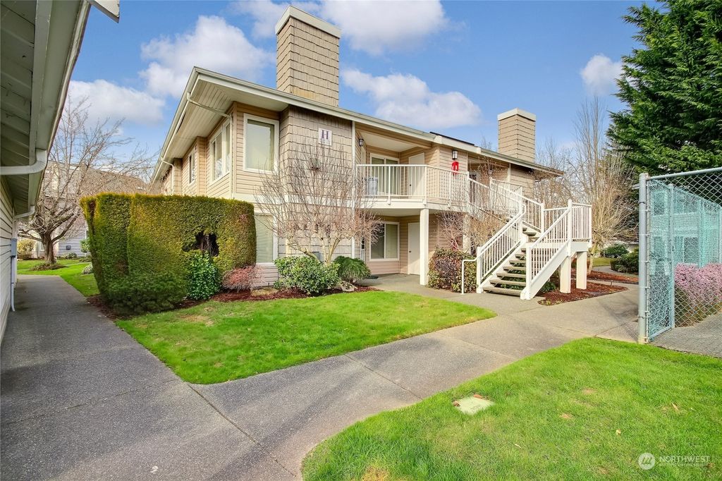 Photo of 11130 SE 208th Street #H-101, Kent, WA 98031 (MLS # 2200514)