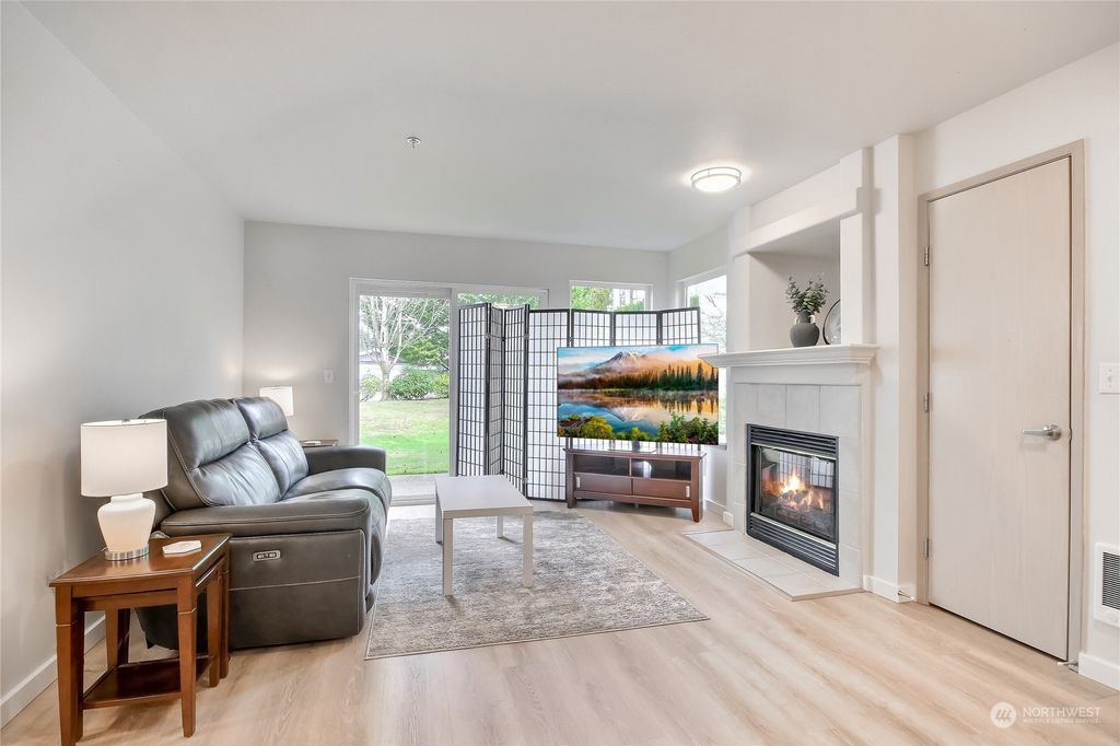 Photo of 11130 SE 208th Street #H-101, Kent, WA 98031 (MLS # 2200514)