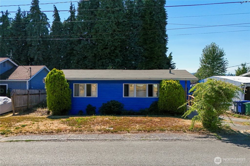 Photo of 2190 NE 9th Place, Renton, WA 98056 (MLS # 2415346)