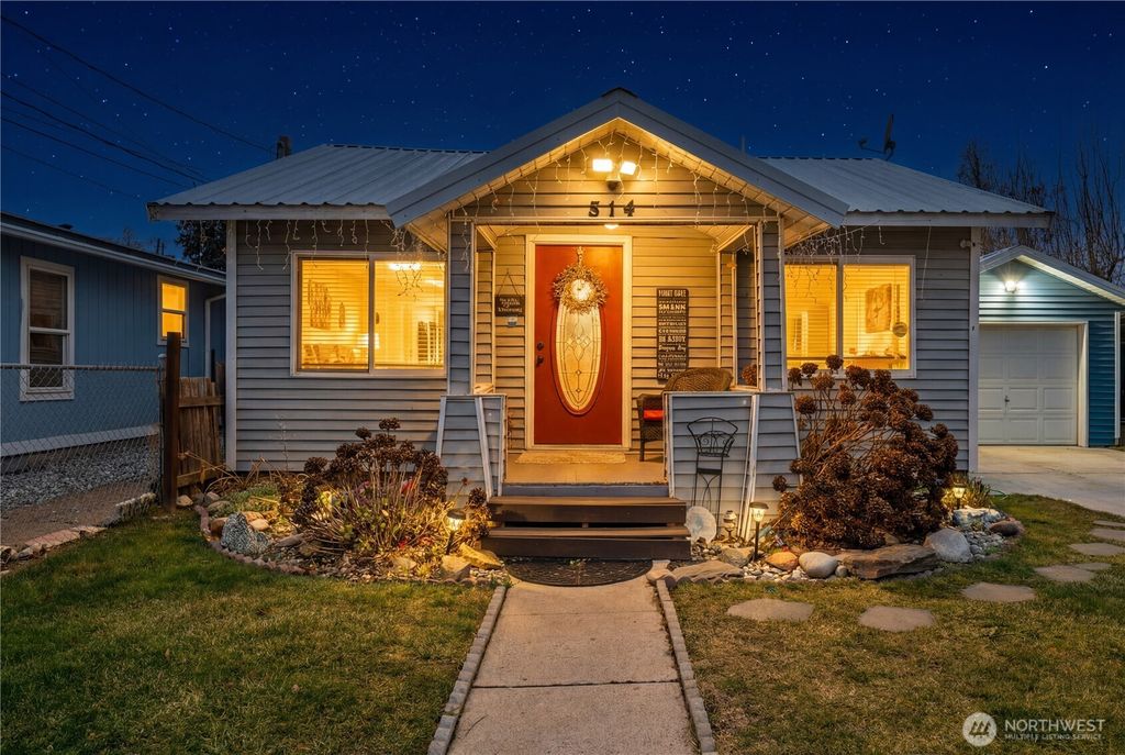 Photo of 514 Walker Avenue, Wenatchee, WA 98801 (MLS # 2470332)