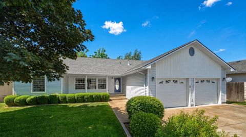 Photo of 22 Parkwood Circle, Walla Walla, WA 99362 (MLS # 2527755)