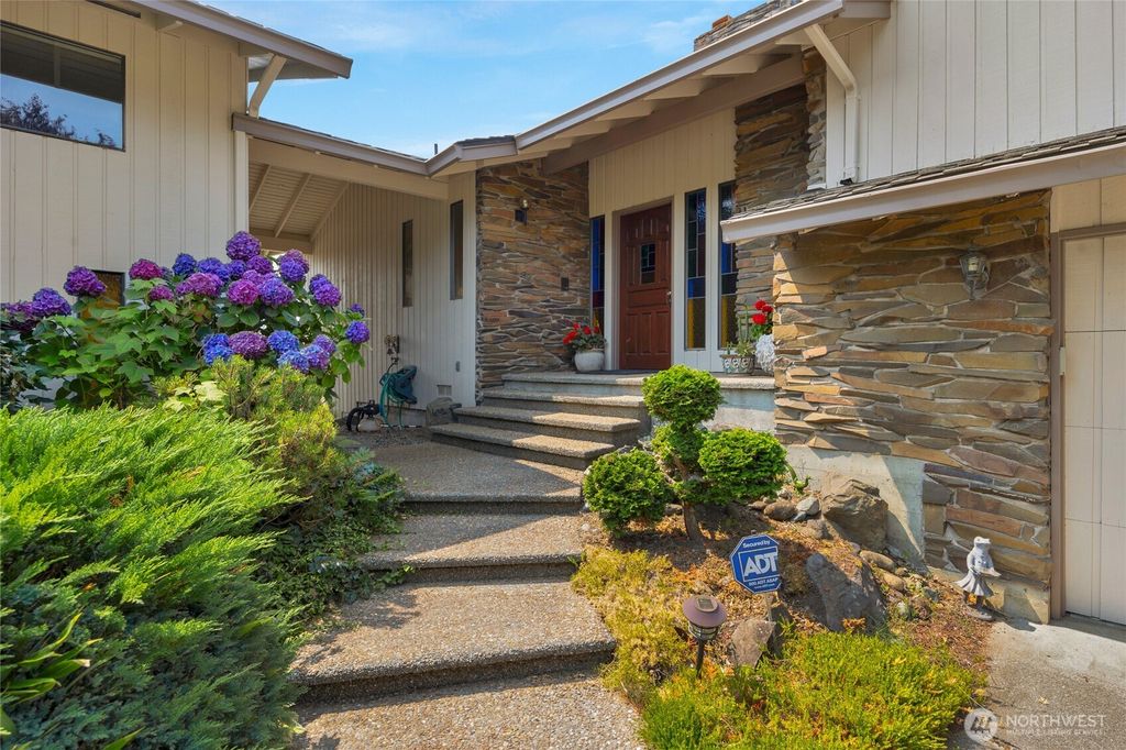 Photo of 1111 S 274th Place, Des Moines, WA 98198 (MLS # 2431209)