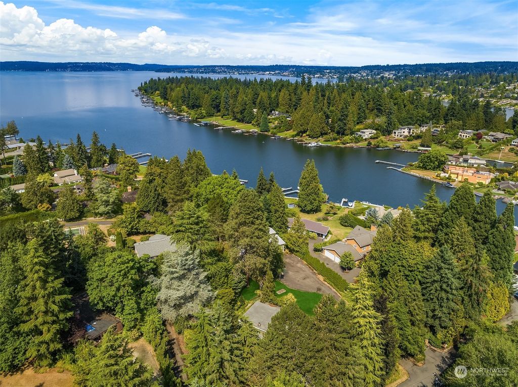 Photo of 7930 NE 32nd Street, Medina, WA 98039 (MLS # 2149467)