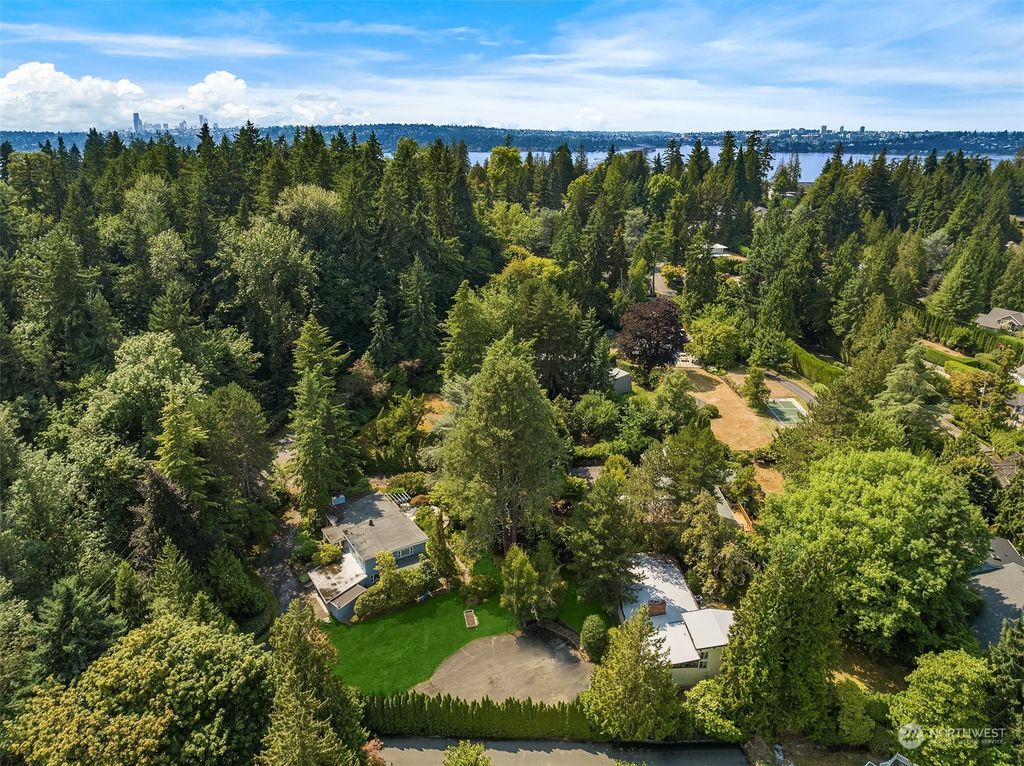 Photo of 7930 NE 32nd Street, Medina, WA 98039 (MLS # 2149467)