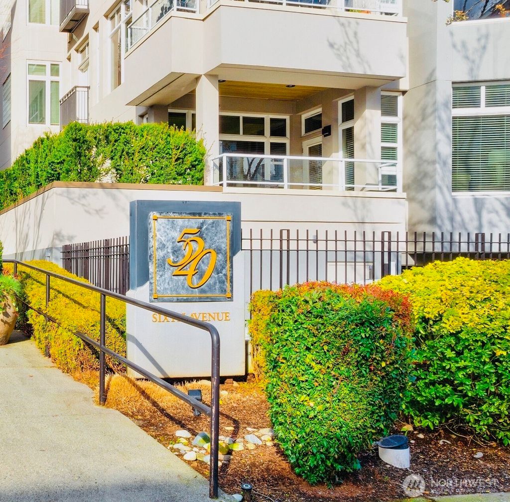 Photo of 520 6th Avenue #4003, Kirkland, WA 98033 (MLS # 2485453)