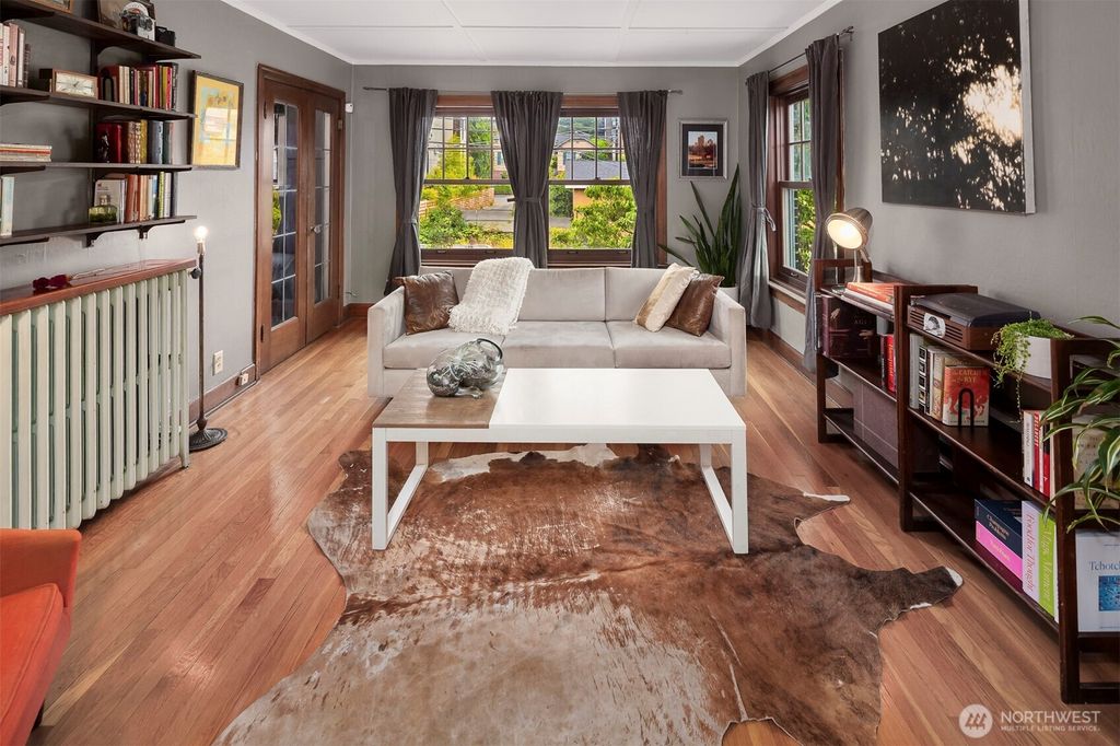 Photo of 408 Bellevue Ave Ave E #306, Seattle, WA 98102 (MLS # 2494065)