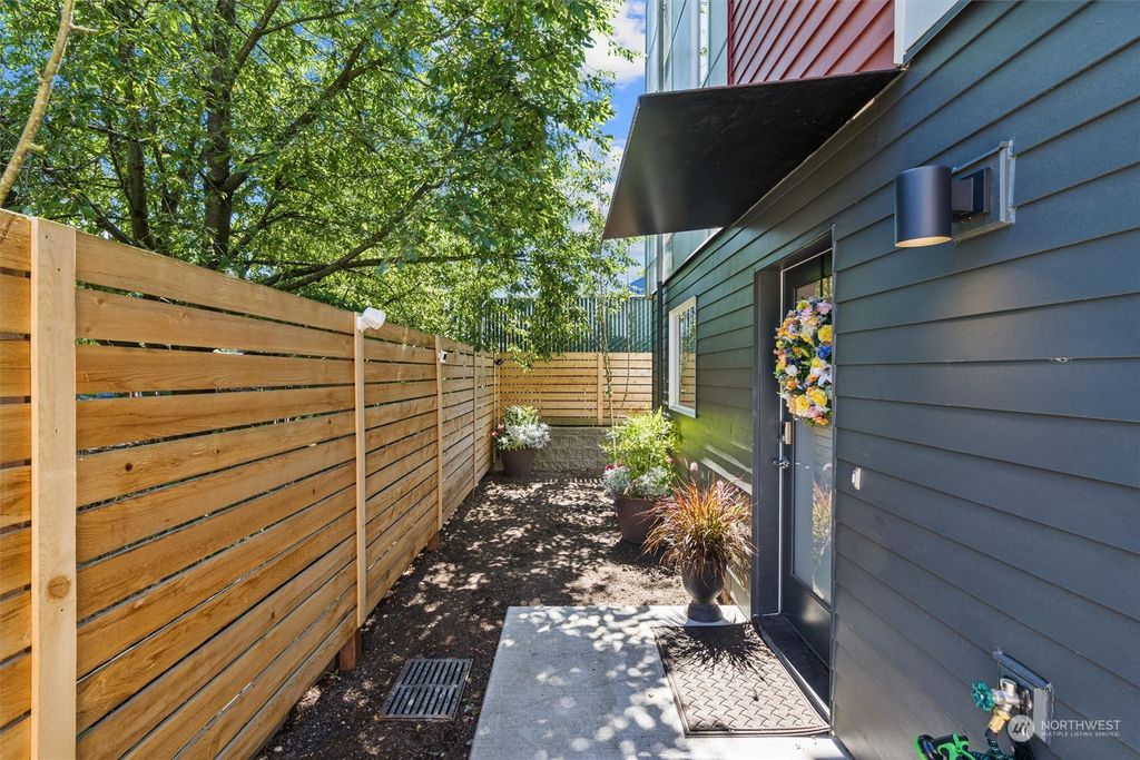 Photo of 12514 D 15th Avenue NE, Seattle, WA 98125 (MLS # 2218014)