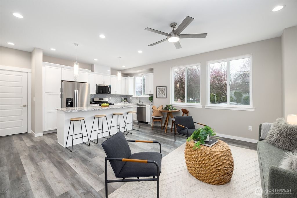 Photo of 1515 N Waugh Road #B, Mount Vernon, WA 98273 (MLS # 2492647)