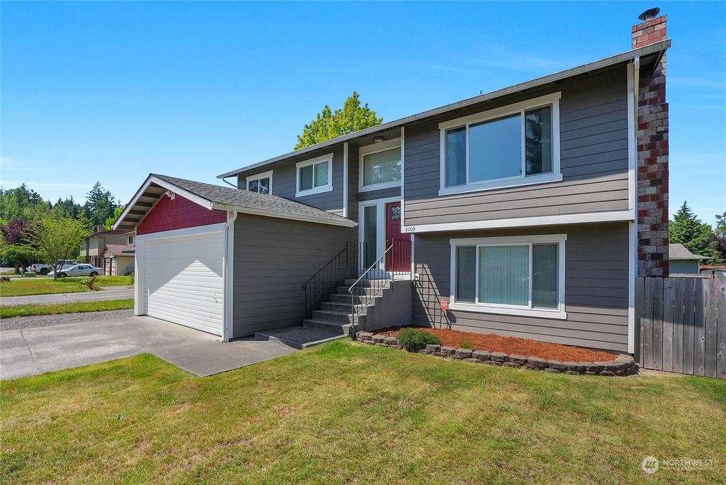Photo of 6009 98th Street NE, Marysville, WA 98270 (MLS # 2133474)