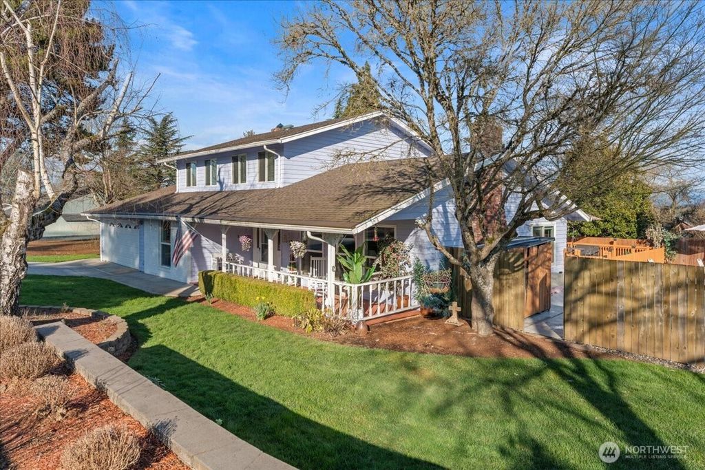 Photo of 15905 NE 33rd Avenue, Ridgefield, WA 98642 (MLS # 2509731)