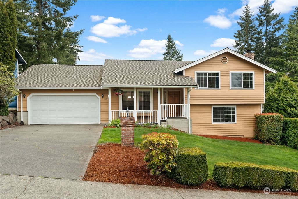 Photo of 32910 3rd Avenue SW, Federal Way, WA 98023 (MLS # 2058254)