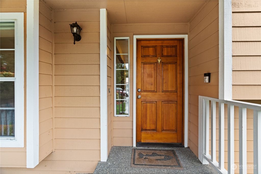 Photo of 32910 3rd Avenue SW, Federal Way, WA 98023 (MLS # 2058254)