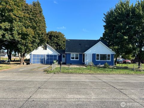 Photo of 2312 38th Avenue, Longview, WA 98632 (MLS # 2435042)