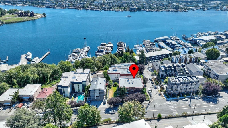 2450 Dexter Avenue N 303