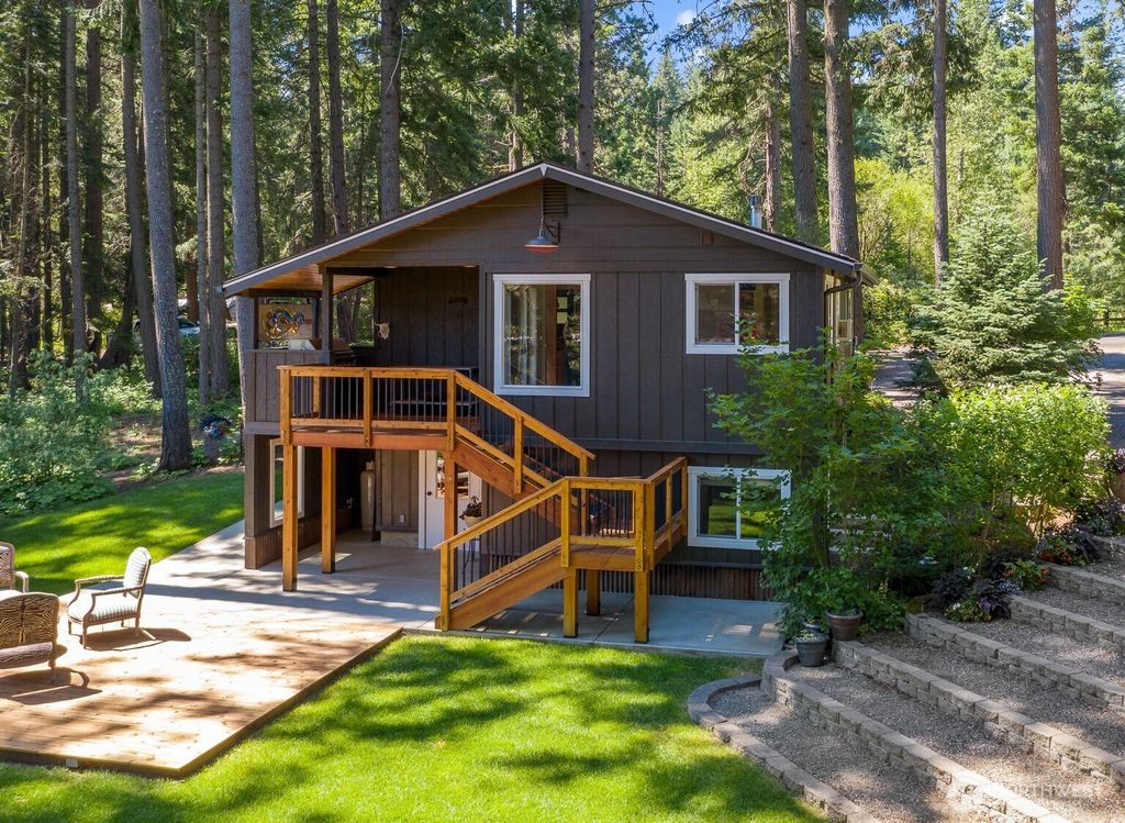 Photo of 661 W Pacific Avenue, Ronald, WA 98940 (MLS # 2489744)