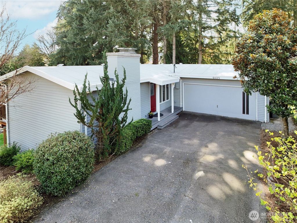 Photo of 9425 NE 181st Lane, Bothell, WA 98011 (MLS # 2500457)