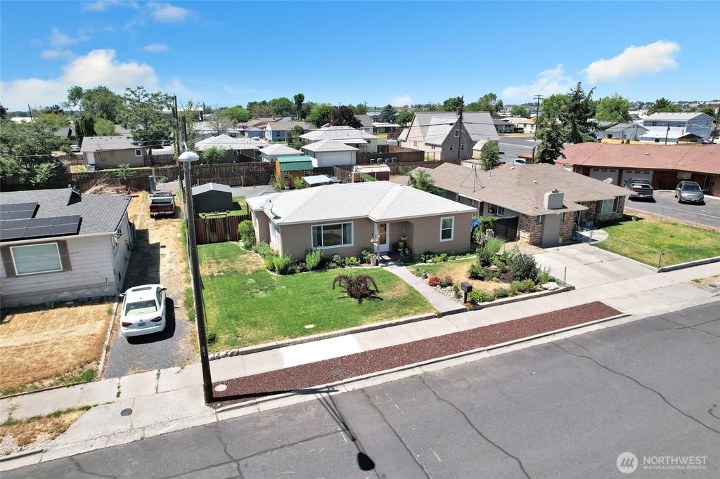 Photo of 1118 W Cascade Avenue, Moses Lake, WA 98837 (MLS # 2544002)