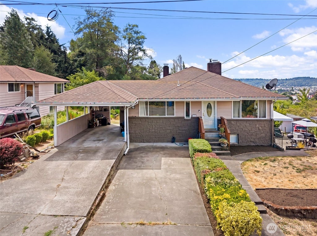 Photo of 1735 S Pearl Street, Seattle, WA 98108 (MLS # 2594189)