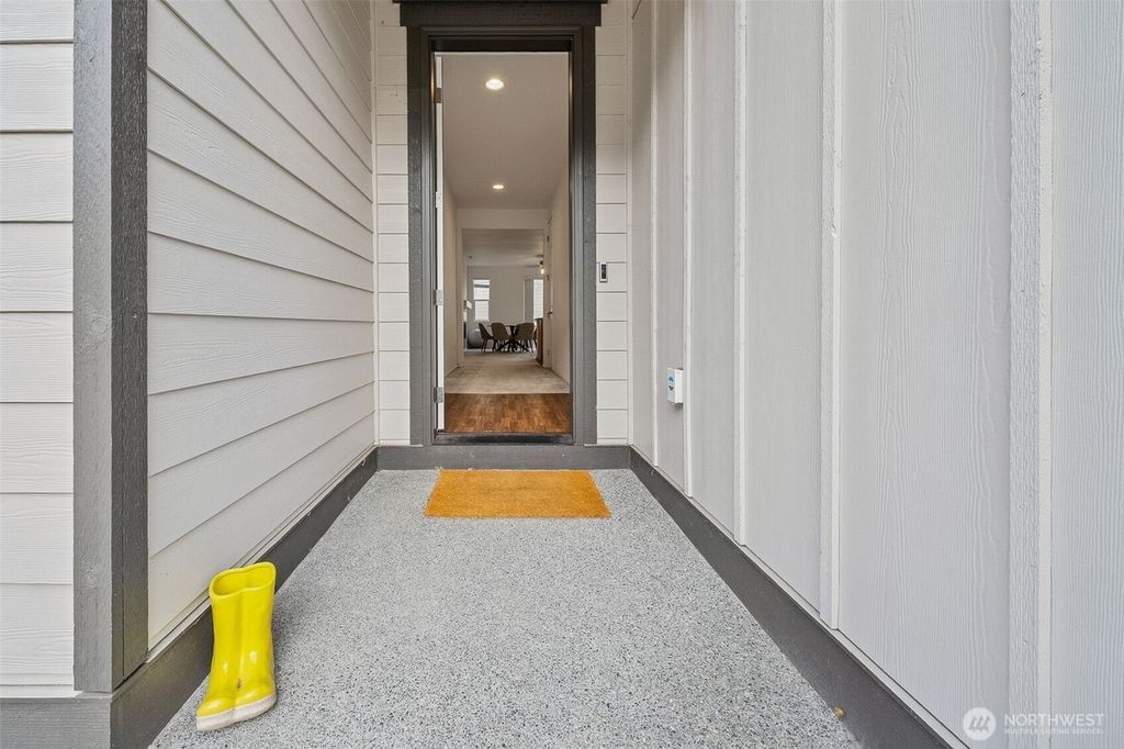 Photo of 13404 Edmunds Parkway E, Bonney Lake, WA 98391 (MLS # 2463254)