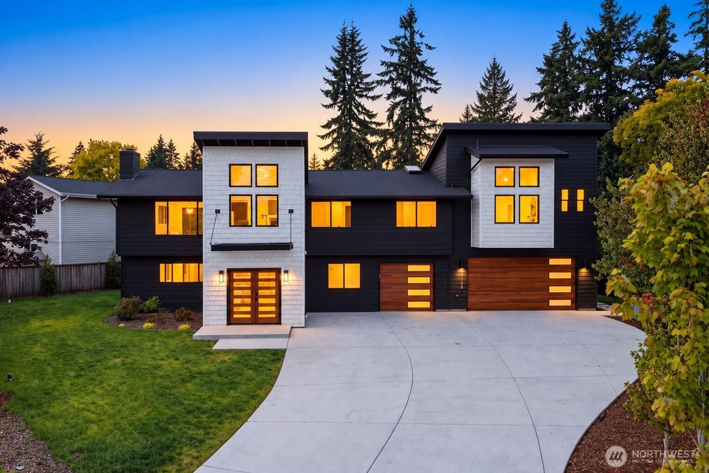 Photo of 13105 NE 87th Avenue, Kirkland, WA 98034 (MLS # 2581125)