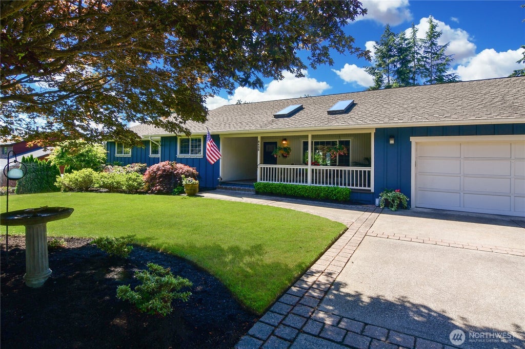 Photo of 8435 NE 147th Place, Kenmore, WA 98028 (MLS # 2540308)