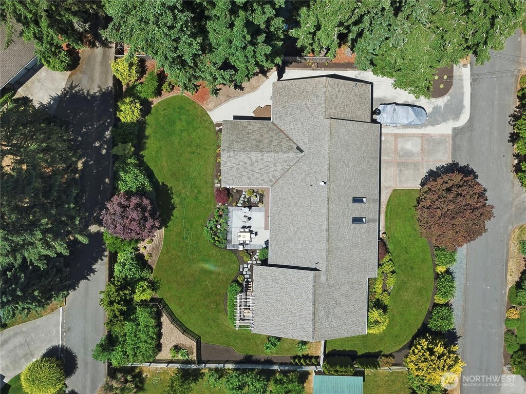 Photo of 8435 NE 147th Place, Kenmore, WA 98028 (MLS # 2540308)