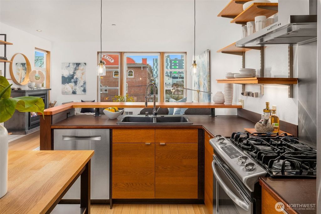 Photo of 1406 E Fir Street #A, Seattle, WA 98122 (MLS # 2339371)