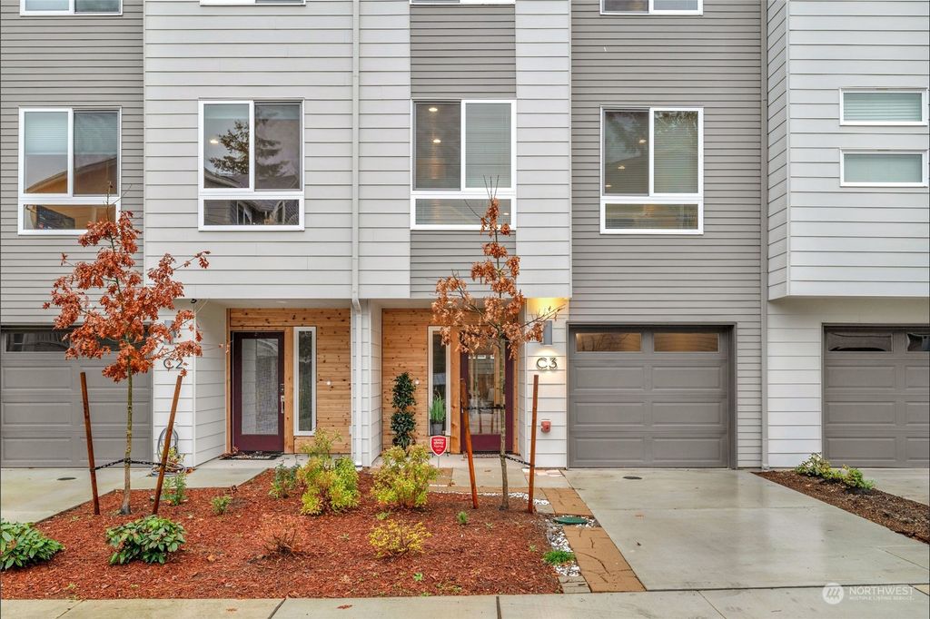 Photo of 13628 Manor Way #C3, Lynnwood, WA 98087 (MLS # 2184285)