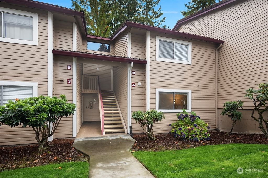Photo of 17535 150th Court SE #N4, Renton, WA 98058 (MLS # 2174809)