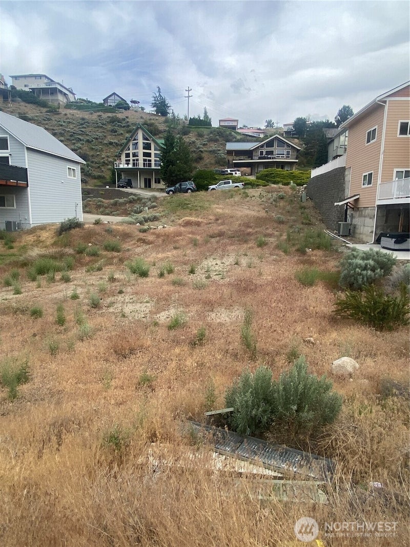 275 W Beach Drive