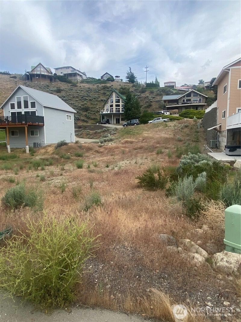 275 W Beach Drive