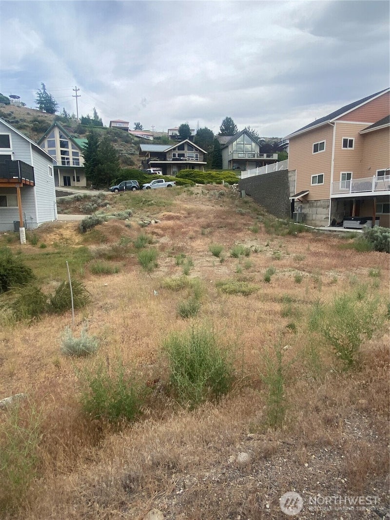 275 W Beach Drive