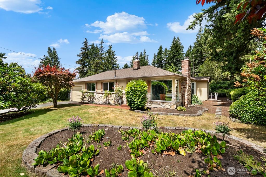 Photo of 852 NE 194th Street, Shoreline, WA 98155 (MLS # 2397074)