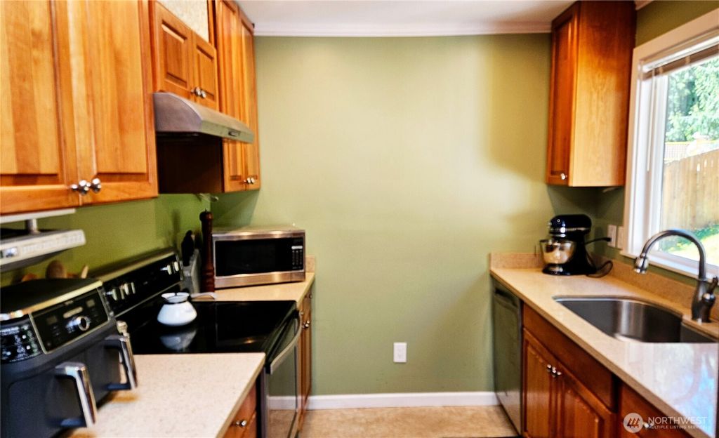 Photo of 17017 10th Avenue NE, Shoreline, WA 98155 (MLS # 2404896)