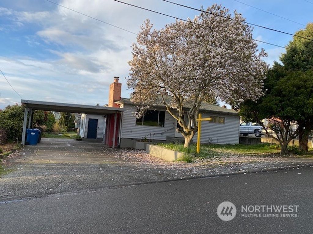 Photo of 1024 N 31st Street, Renton, WA 98056 (MLS # 2060644)