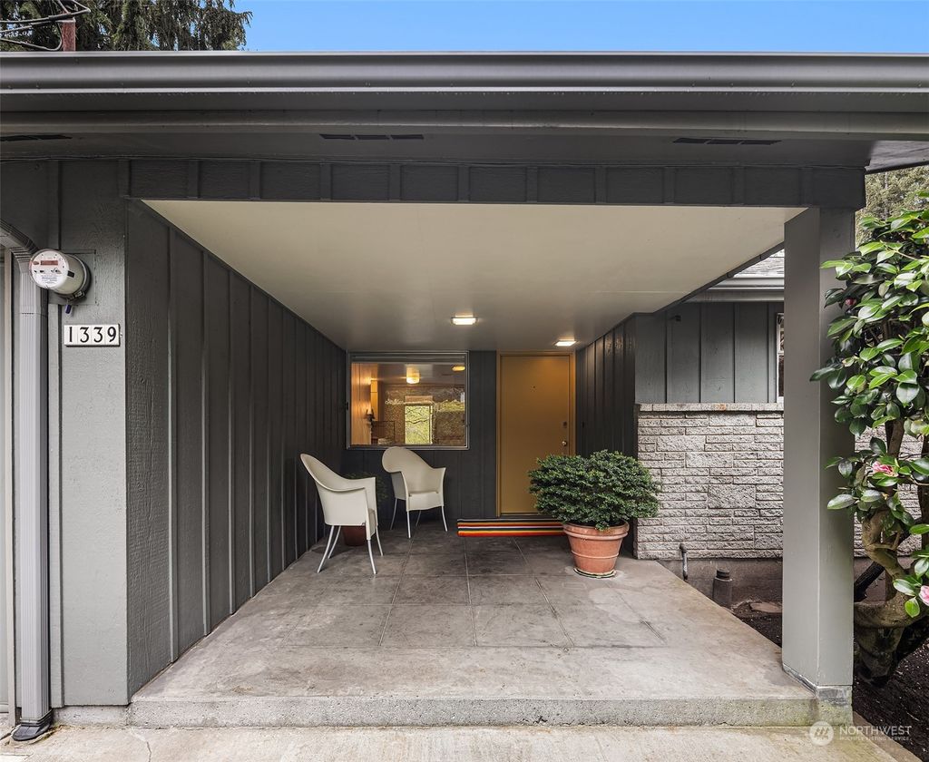 Photo of 1339 NE 106th Street, Seattle, WA 98125 (MLS # 2209227)