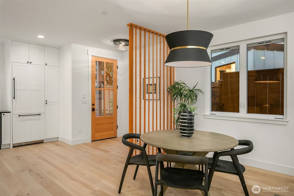 Photo of 7020 127th Avenue NE, Kirkland, WA 98033 (MLS # 2458716)