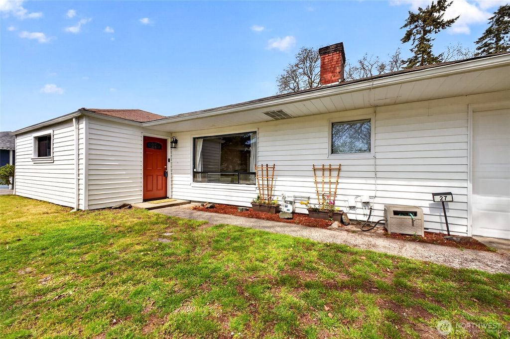 Photo of 27 crescent Circle SW, Lakewood, WA 98499 (MLS # 2510376)