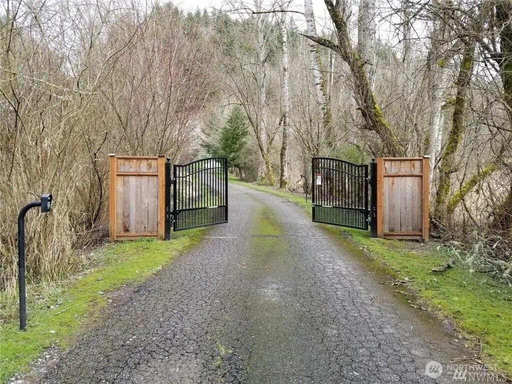 Photo of 0 NE 58th Street NE, Redmond, WA 98053 (MLS # 2502891)