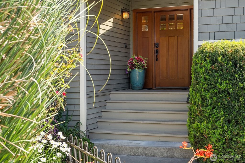 Photo of 5601 Bradford Street, Seattle, WA 98116 (MLS # 2555194)