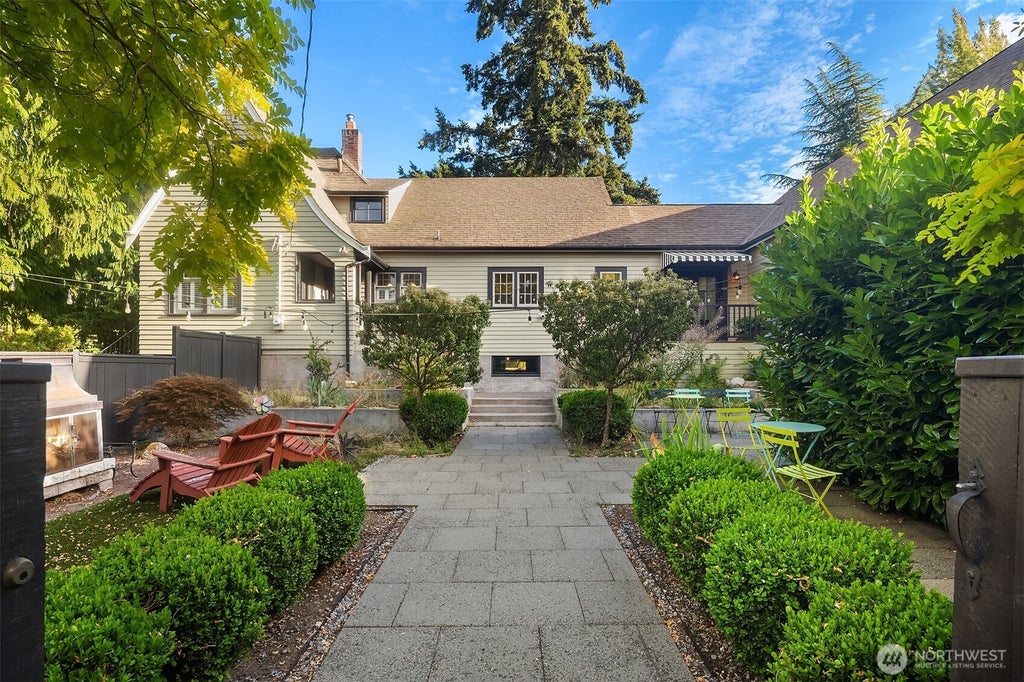 Photo of 1060 Spruce Street, Edmonds, WA 98020 (MLS # 2559426)