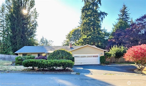 Photo of 13223 86th Place NE, Kirkland, WA 98034 (MLS # 2584420)