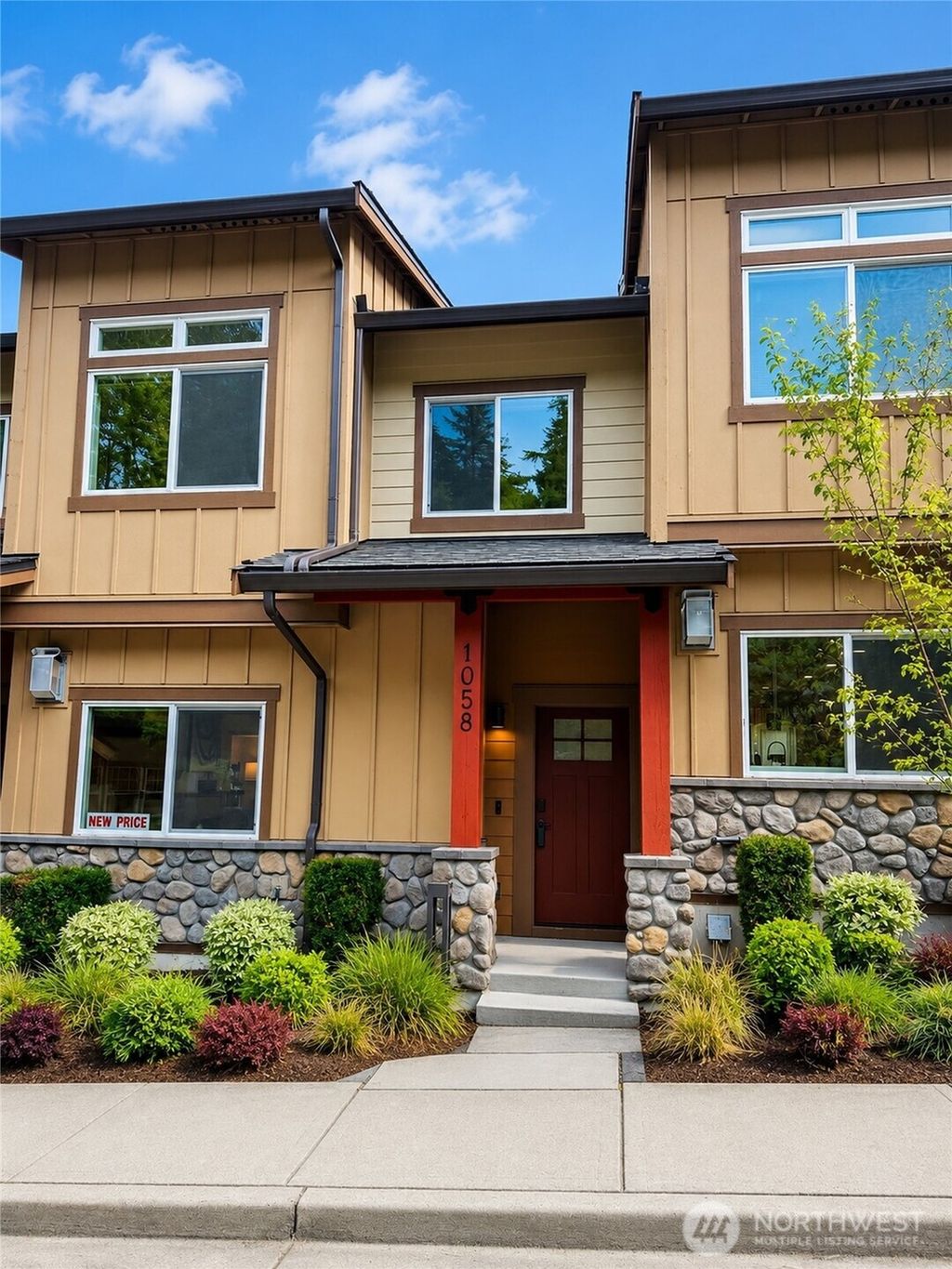 Photo of 1058 Cabin Creek Lane SW, Issaquah, WA 98027 (MLS # 2556436)