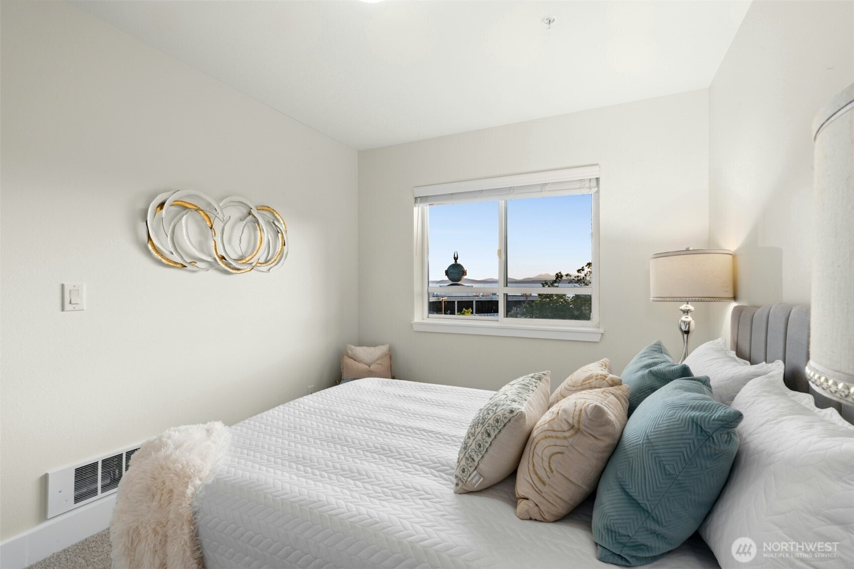 133 Queen Anne Avenue N 304