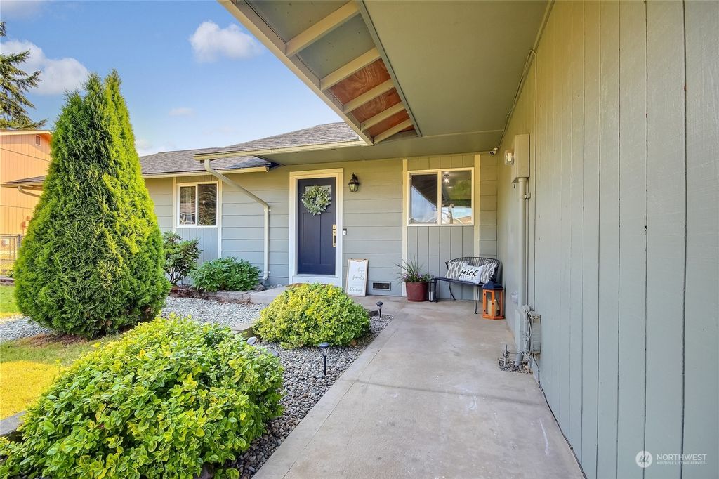 Photo of 10913 54th Dr NE Dr, Marysville, WA 98271 (MLS # 2265214)
